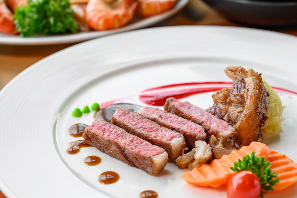 Vantage Point QSNCC Celebration Sharing Set